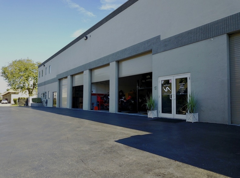 1901 NW 32nd St, Pompano Beach, FL for lease - Building Photo - Image 1 of 2