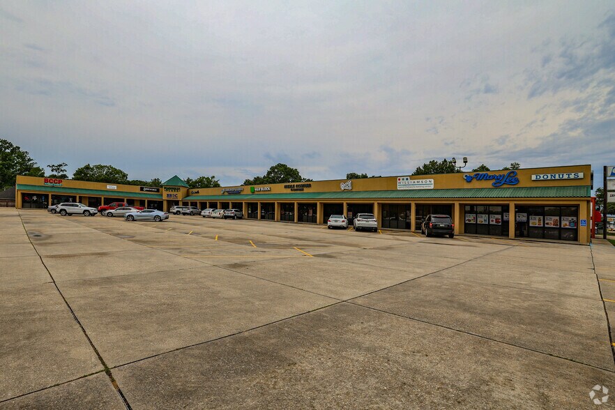 625 S Burnside Ave, Gonzales, LA for lease - Primary Photo - Image 1 of 1
