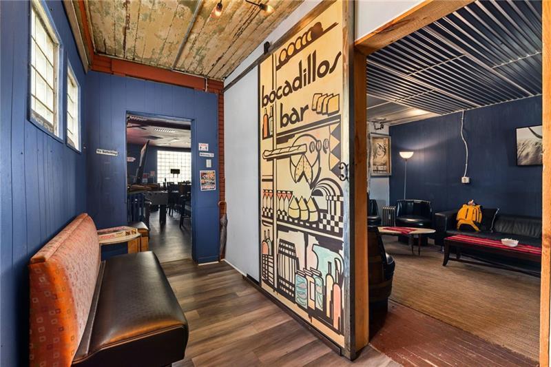 2827 California Ave, Pittsburgh, PA for sale - Interior Photo - Image 3 of 35