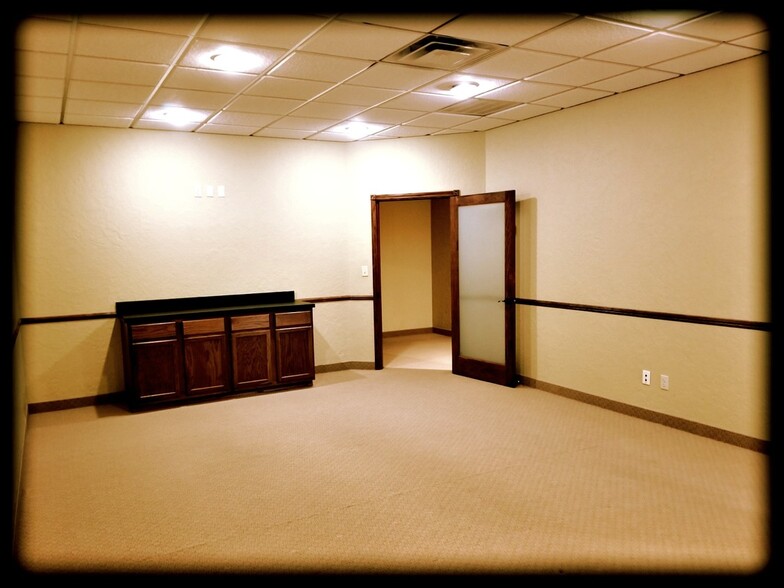 6221-6227 W Gore Blvd, Lawton, OK for lease - Interior Photo - Image 3 of 6