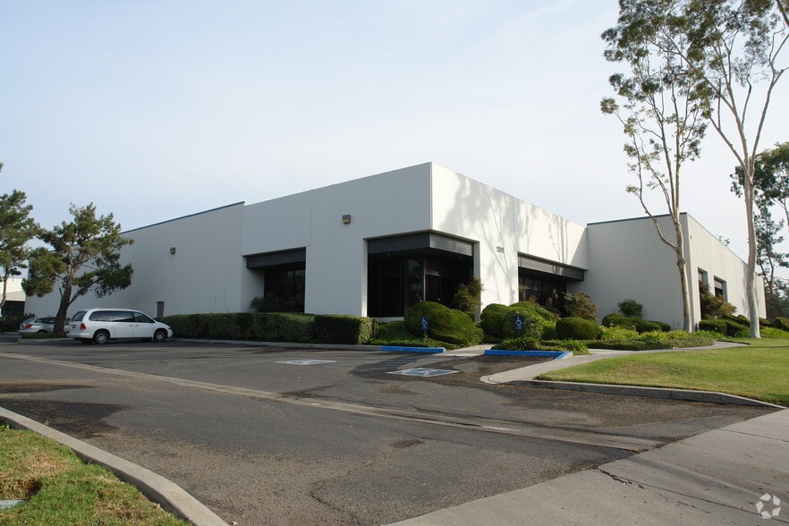1011-1031 Avenida Acaso, Camarillo, CA for lease - Building Photo - Image 2 of 5
