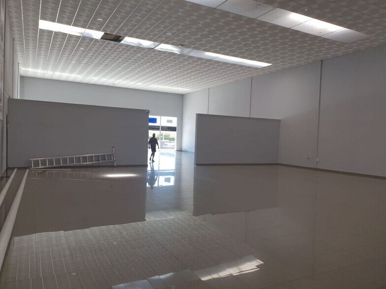 Industrial in Sanlúcar la Mayor for lease - Building Photo - Image 2 of 10