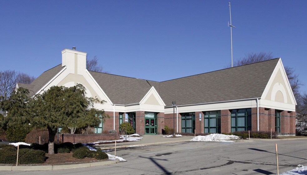 1035 Reservoir Ave, Cranston, RI for sale - Building Photo - Image 3 of 5