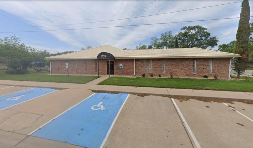 1739 13th St, Hempstead, TX for sale - Building Photo - Image 1 of 1