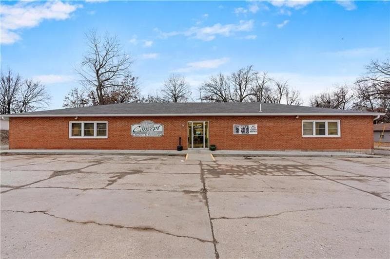 306 Wollard Blvd, Richmond, MO for sale - Building Photo - Image 2 of 9