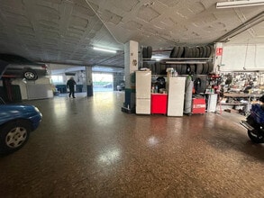 Retail in Montcada i Reixac, Barcelona for lease Interior Photo- Image 2 of 18