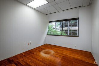 800 Bering Dr, Houston, TX for lease Interior Photo- Image 2 of 7