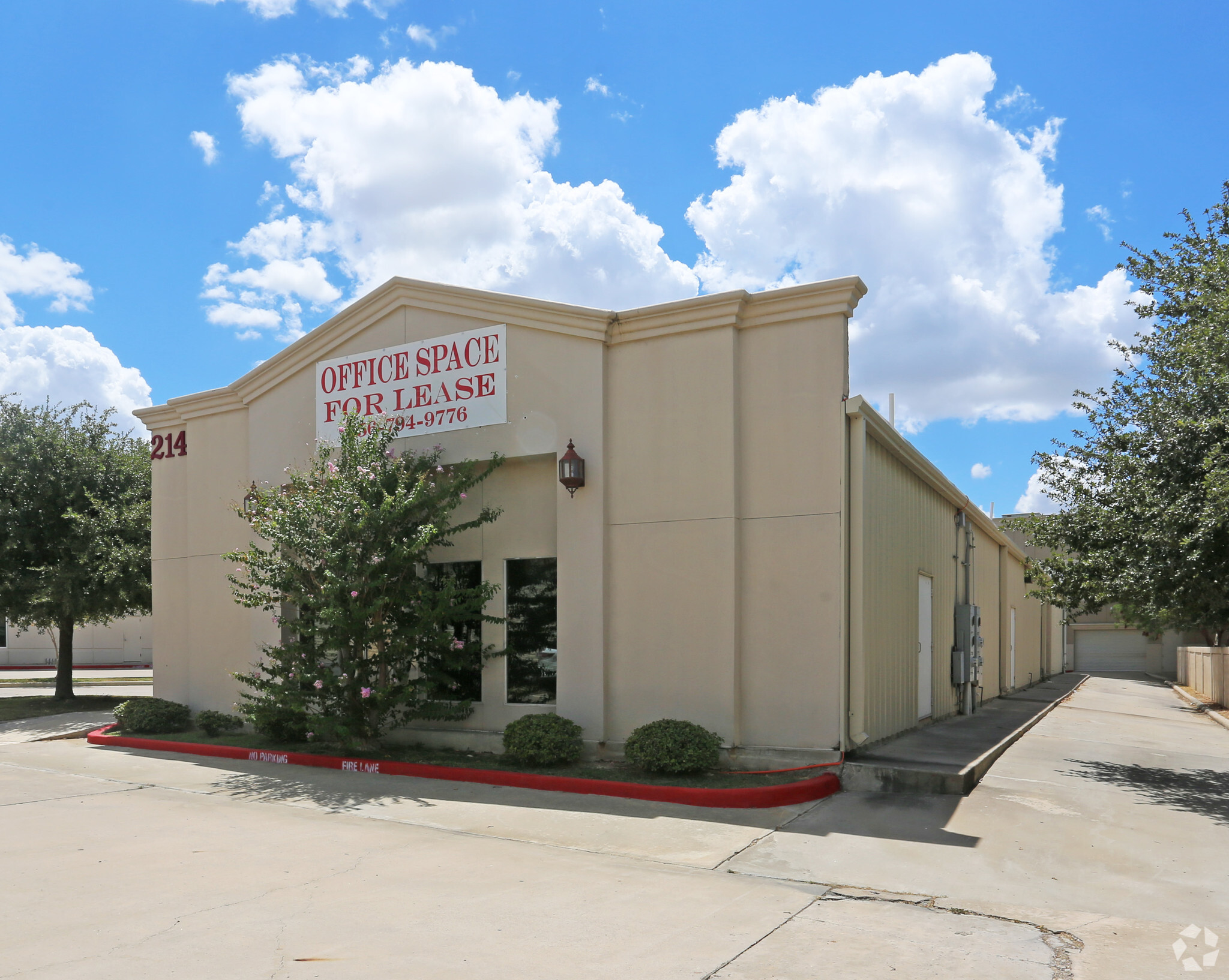 214 Bob Bullock Loop, Laredo, TX for sale Primary Photo- Image 1 of 1