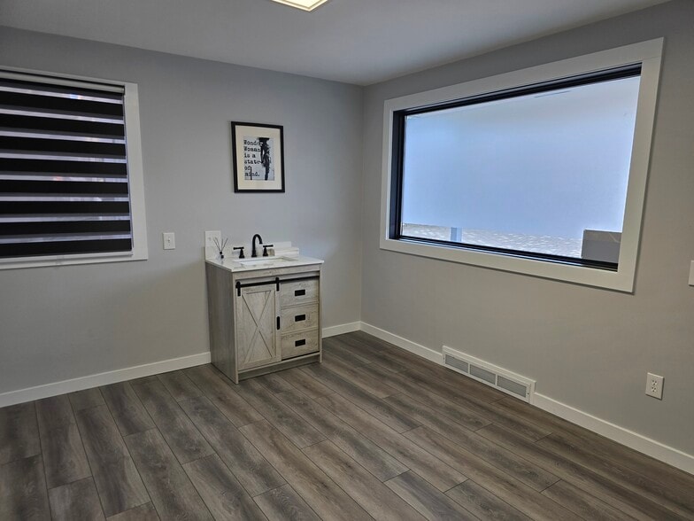 4 Park Lane Rd, New Milford, CT for lease - Interior Photo - Image 3 of 5