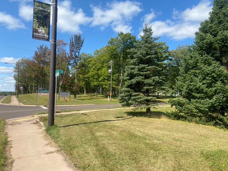 1012 Superior St, Ironwood, MI 49938