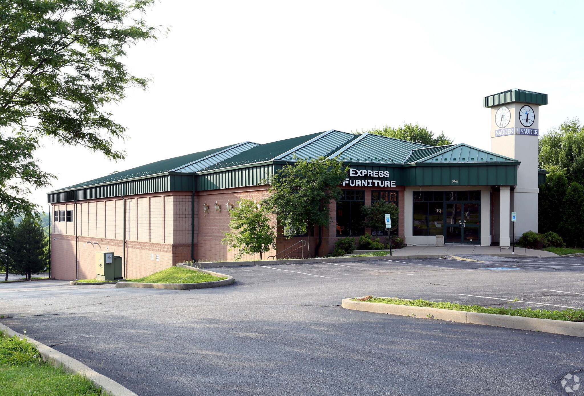 1647 Brittain Rd, Akron, OH for sale Primary Photo- Image 1 of 1