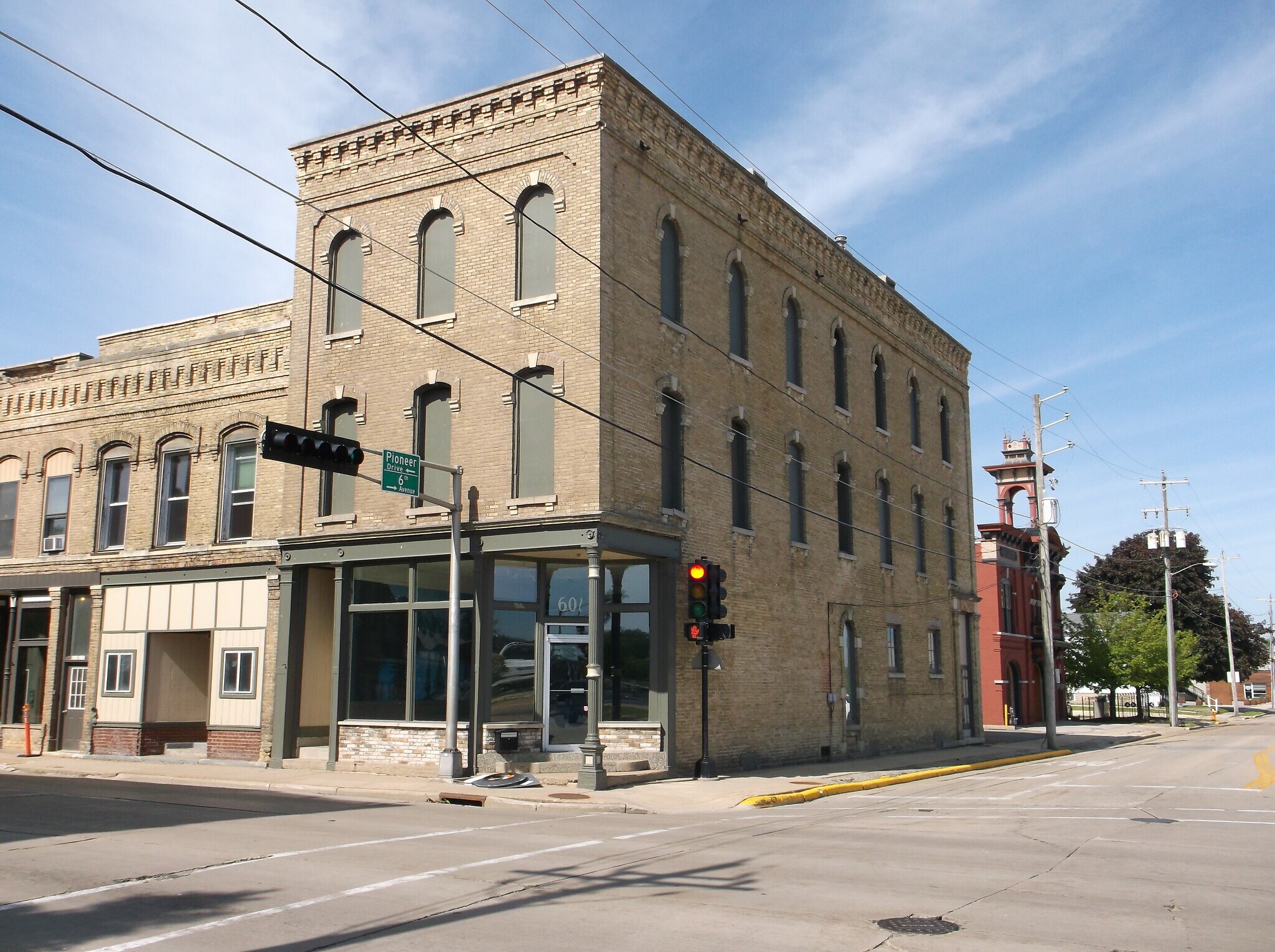 601-607 S Main St, Oshkosh, WI for sale Building Photo- Image 1 of 1