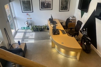 Hallgrove, Bagshot for lease Interior Photo- Image 2 of 4