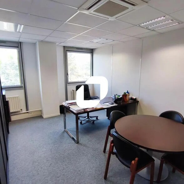 Office in Fontenay-sous-Bois for lease - Interior Photo - Image 3 of 9