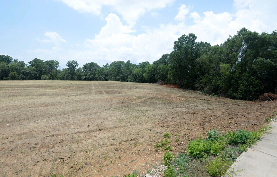585 E Debbie Ln, Mansfield, TX for sale - Aerial - Image 3 of 17
