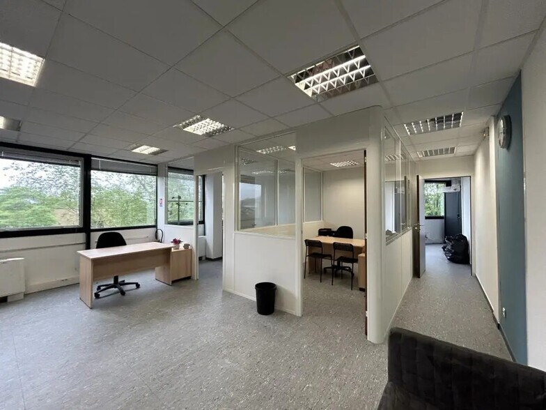 Office in Labège for lease - Interior Photo - Image 2 of 5