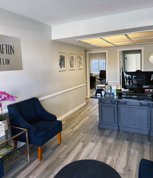 810 E Charleston Blvd, Las Vegas, NV for sale - Building Photo - Image 3 of 11