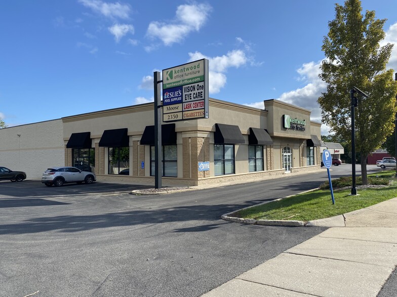 310-330 W Roosevelt Rd, Lombard, IL for lease - Building Photo - Image 2 of 12