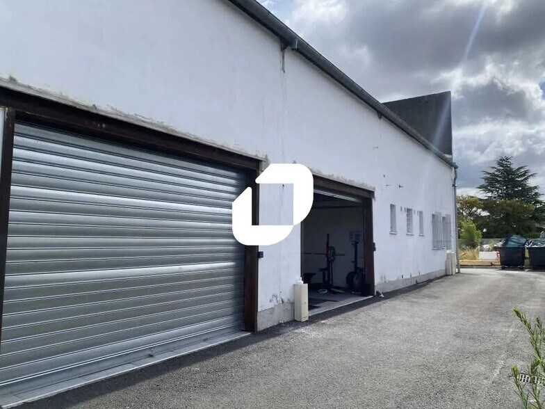 Flex in VILLENAVE-D'ORNON for lease - Building Photo - Image 1 of 6