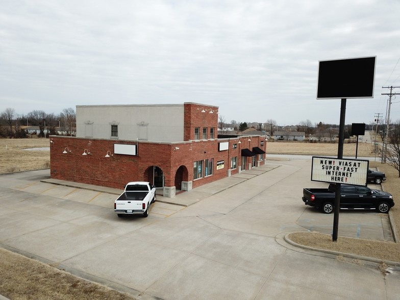 1111 E Cambridge St, Bolivar, MO for sale - Primary Photo - Image 1 of 1