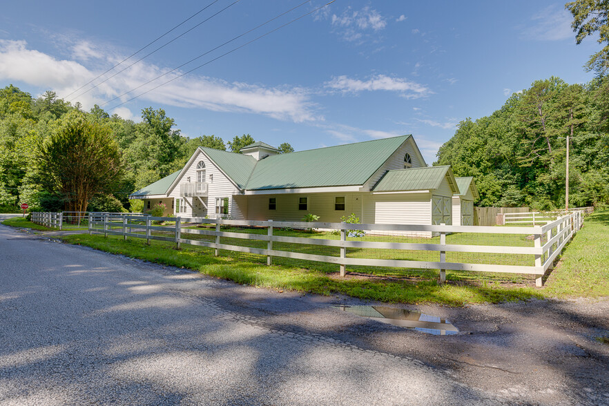 103 Sliding Rock Rd, Pickens, SC for sale - Primary Photo - Image 1 of 1