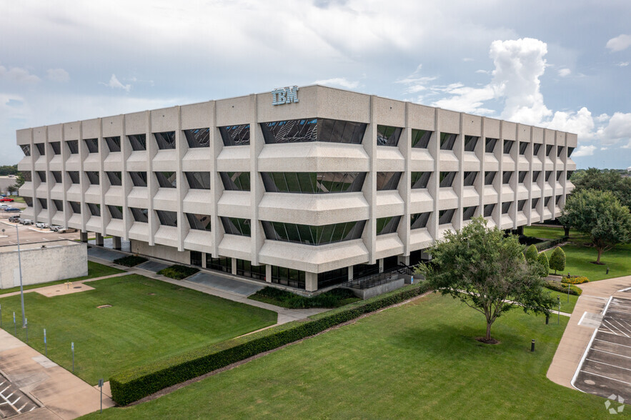 12301 Kurland Dr, Houston, TX for lease - Building Photo - Image 1 of 7