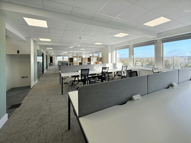 Reading Bridge, Reading for lease - Interior Photo - Image 3 of 9