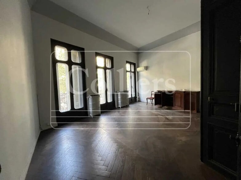 Office in Marseille for lease - Interior Photo - Image 2 of 5