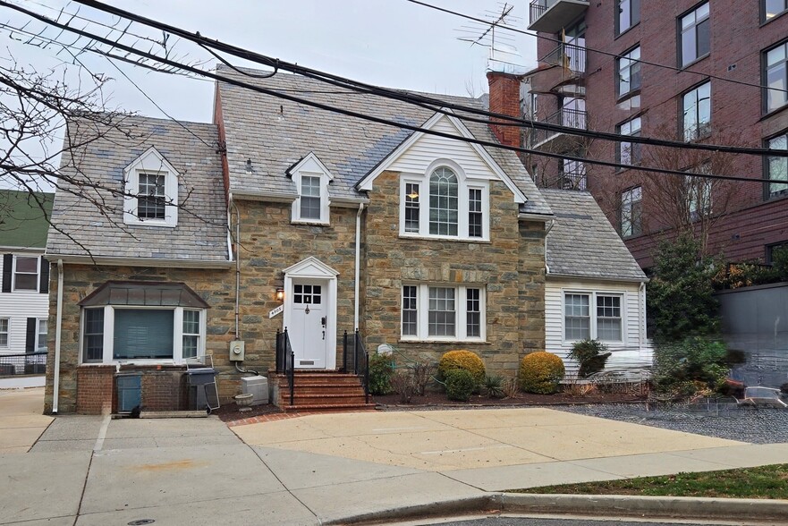 4905 Montgomery Ln, Bethesda, MD for lease - Building Photo - Image 1 of 1