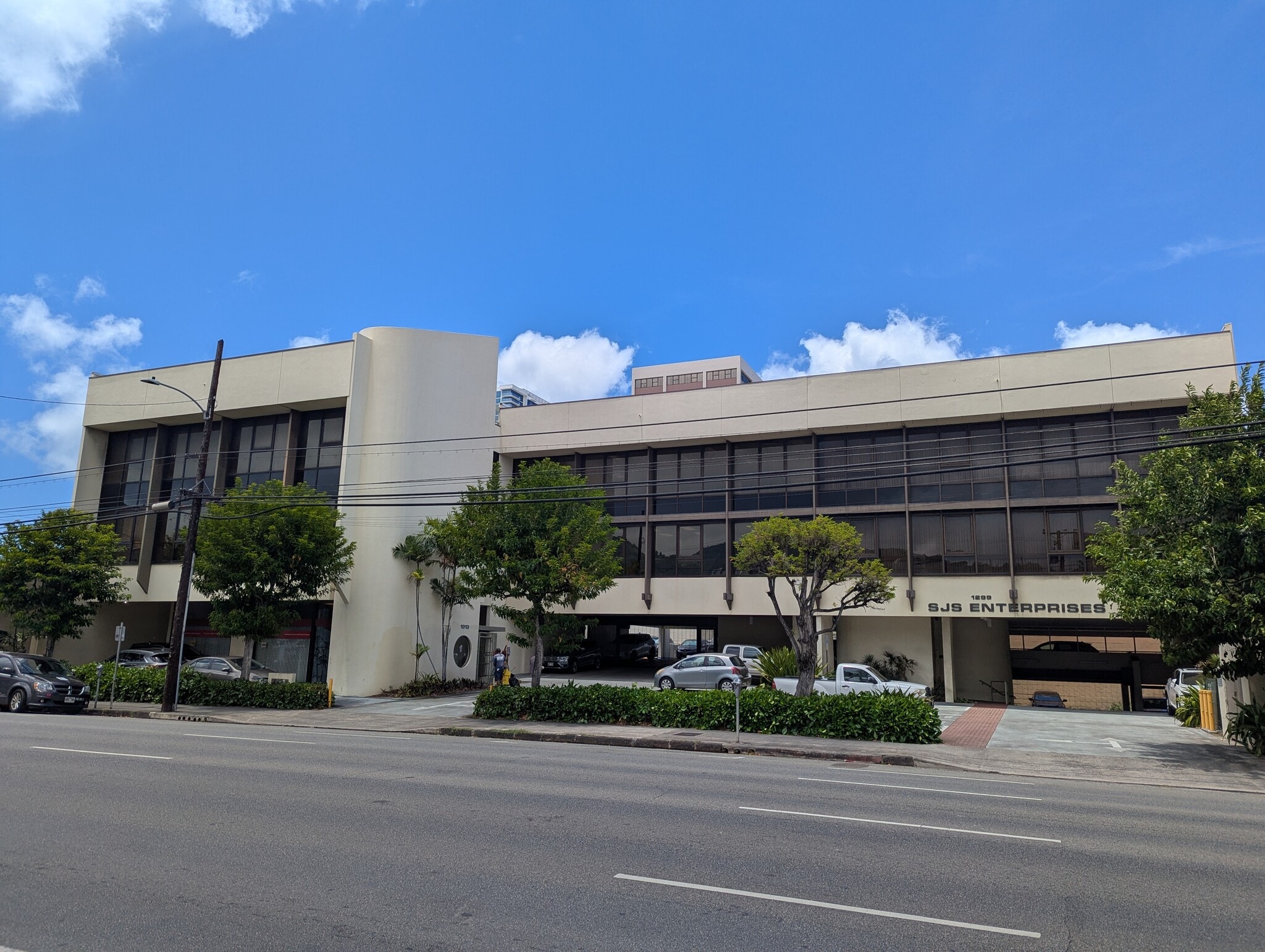 1297-1313 S Beretania St, Honolulu, HI for lease Building Photo- Image 1 of 7