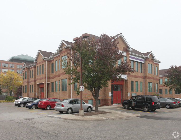 247 N Service Rd W, Oakville, ON for lease - Primary Photo - Image 1 of 2