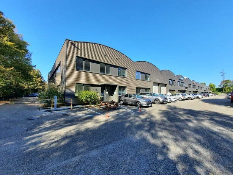 Office in Dardilly for lease - Building Photo - Image 1 of 9