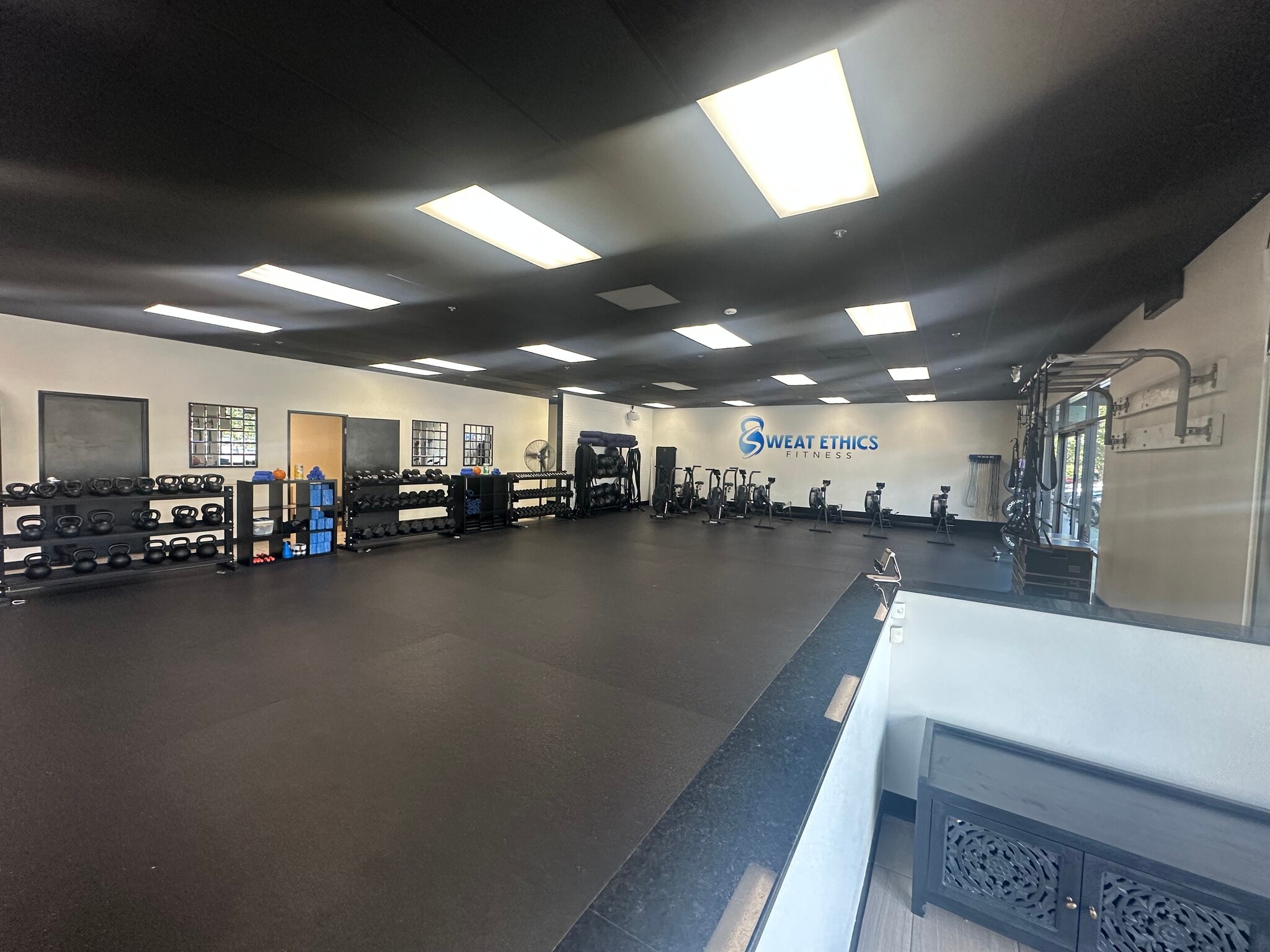 1535 E Ontario Ave, Corona, CA for lease Interior Photo- Image 1 of 4