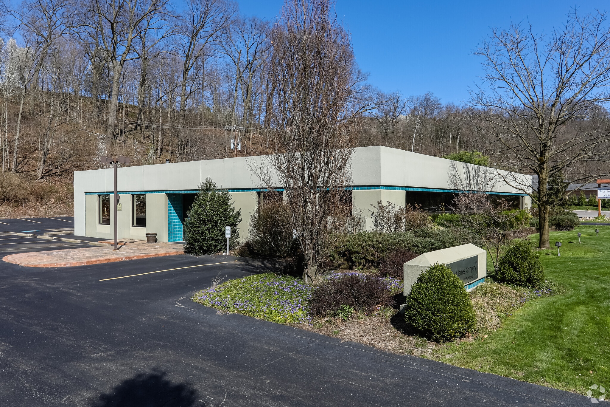 1391 Mclaughlin Run Rd, Pittsburgh, PA for sale Primary Photo- Image 1 of 1