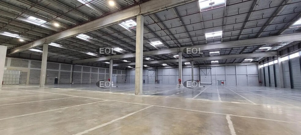 Industrial in Mions for lease - Building Photo - Image 2 of 6
