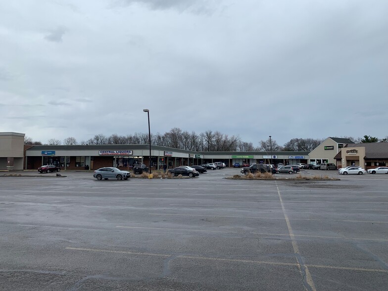 9890-9914 Colerain Ave, Cincinnati, OH for lease - Building Photo - Image 3 of 9