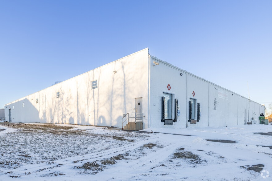 220 Commerce Dr, Montgomeryville, PA for lease - Building Photo - Image 3 of 6