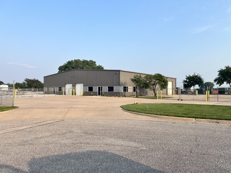 4321 W 29th Cir S, Wichita, KS for lease - Building Photo - Image 2 of 13