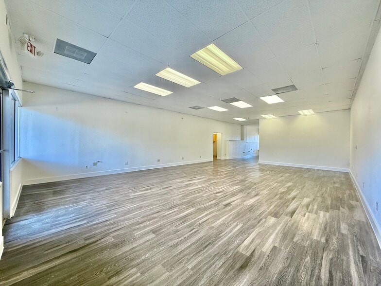 900 Round Rock Ave, Round Rock, TX for lease - Building Photo - Image 2 of 14
