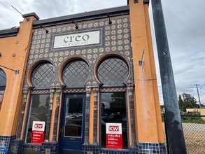 122 NE Broadway St, Portland, OR for lease Building Photo- Image 1 of 18