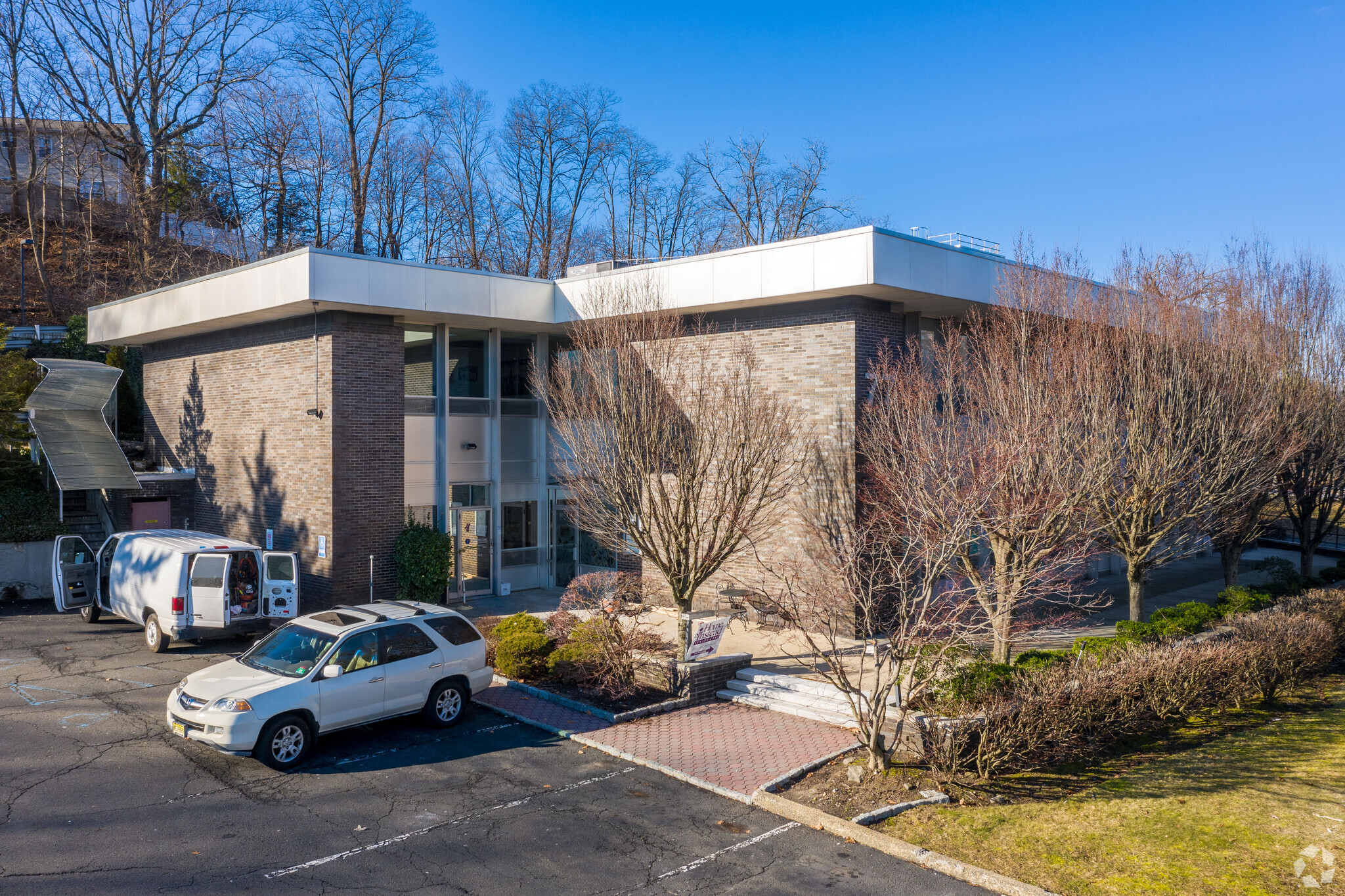 77 Tarrytown Rd, White Plains, NY for lease Building Photo- Image 1 of 8