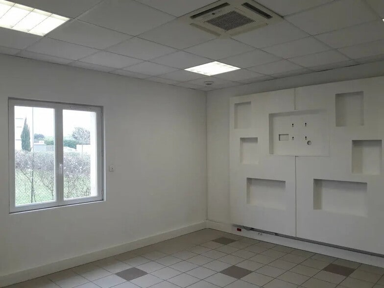 Office in Châteaurenard for lease - Interior Photo - Image 2 of 3