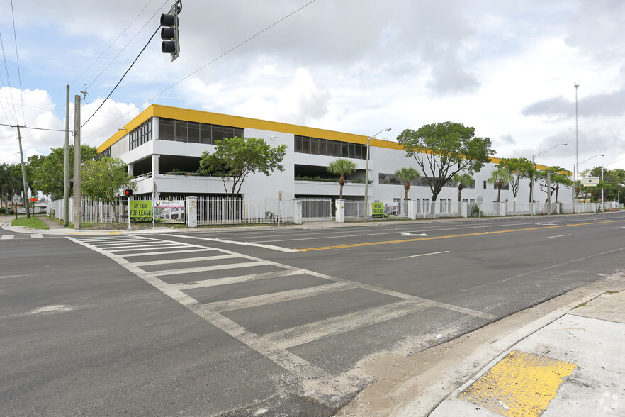 1000 W Pembroke Rd, Hallandale Beach, FL for sale - Primary Photo - Image 1 of 1