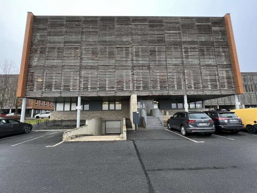 Office in Champigny for lease Building Photo- Image 1 of 3