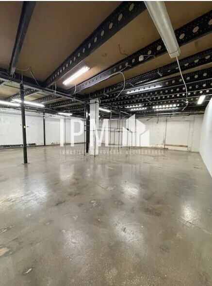 Industrial in Marseille for lease - Building Photo - Image 2 of 8