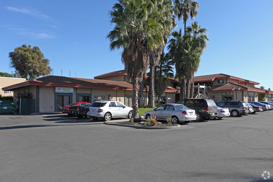 4212-4418 N Pershing Ave, Stockton, CA for lease - Primary Photo - Image 1 of 2