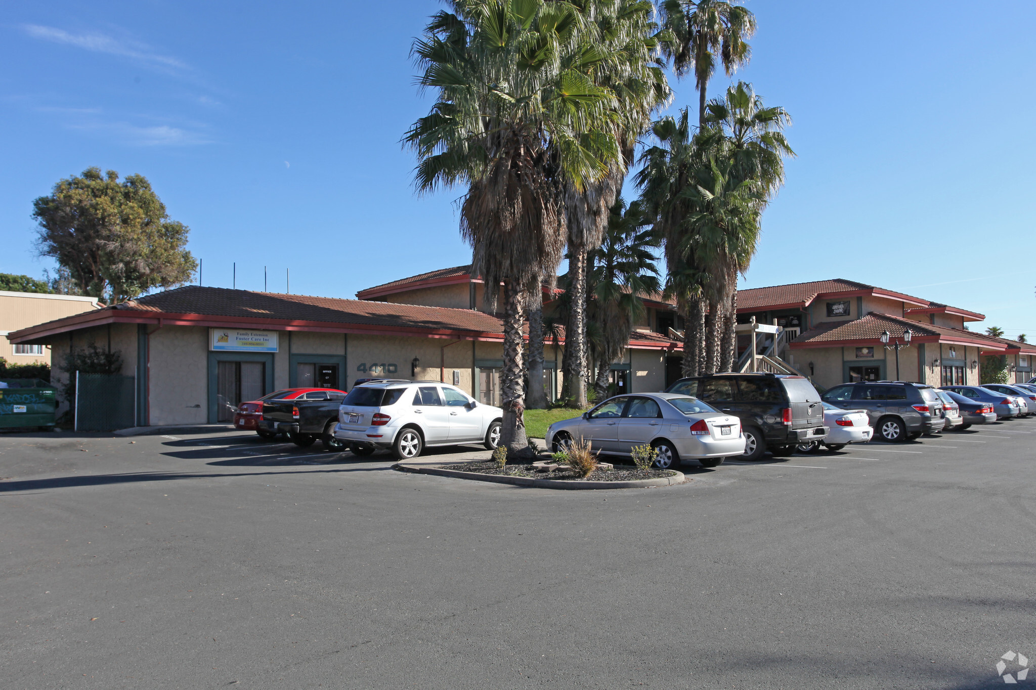 4212-4418 N Pershing Ave, Stockton, CA for lease Primary Photo- Image 1 of 3