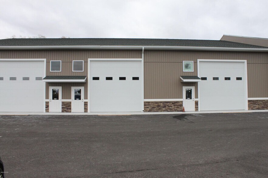 400 N Ferry St, Grand Haven, MI for sale - Primary Photo - Image 1 of 1