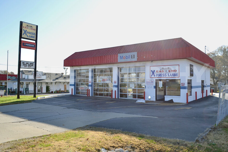 928 Carlyle Ave, Belleville, IL for sale - Building Photo - Image 1 of 1