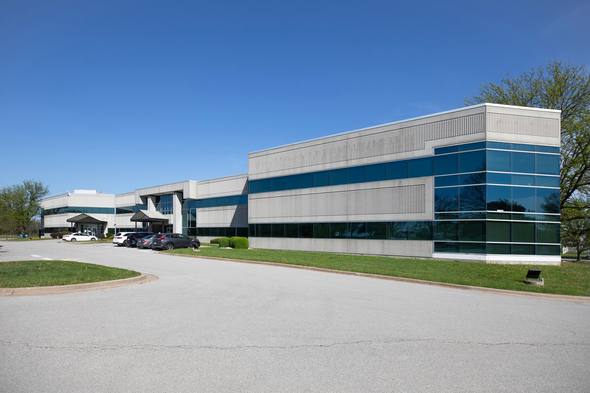 11125 N Ambassador Dr, Kansas City, MO for lease Building Photo- Image 1 of 10